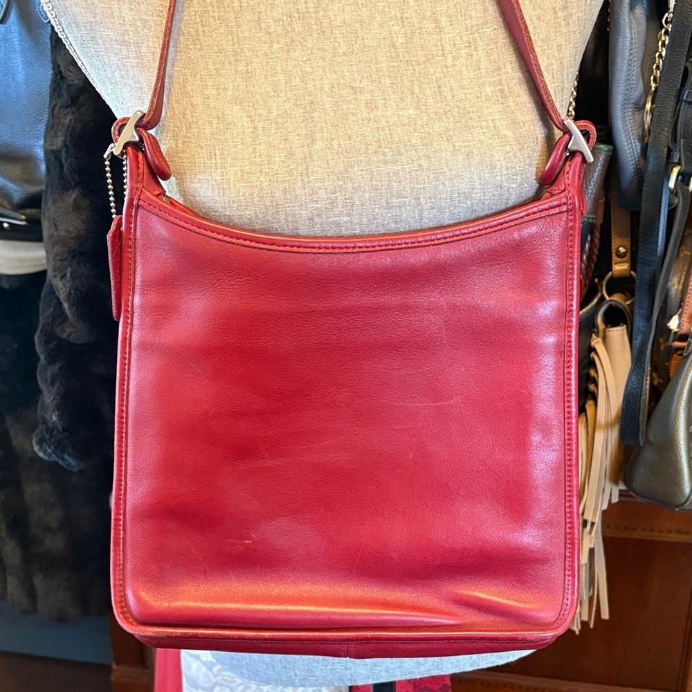 Coach vintage Andrea 9073 Vibrant Red Leather Shoulder Bag - Picture 2 of 11